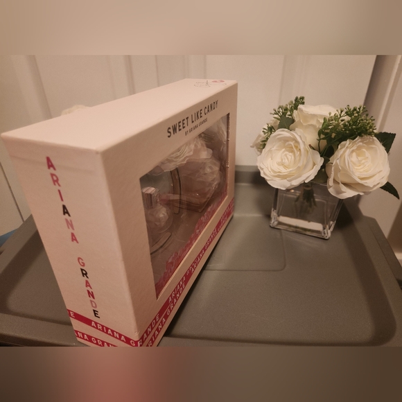 Sweet Like Candy by Ariana Grande EDP Gift Set with Pom Pom Headband; Never Used - Picture 3 of 16